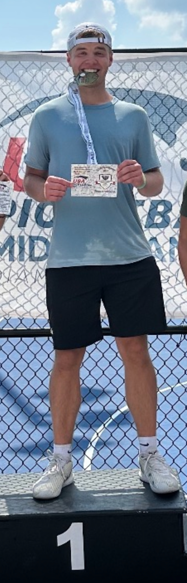 Steven Maik winning gold medal